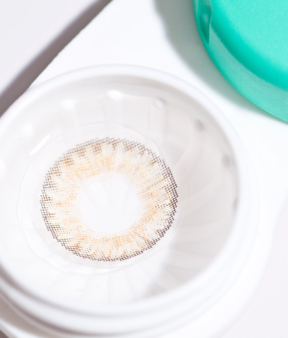 Close-up of colour contact lens representing kyralens quality standards